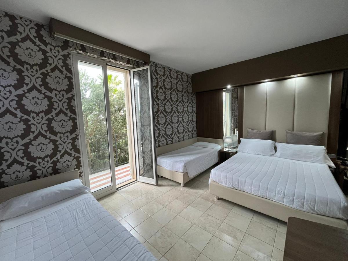 Hotel Lafayette โจวีนัซโซ ภายนอก รูปภาพ