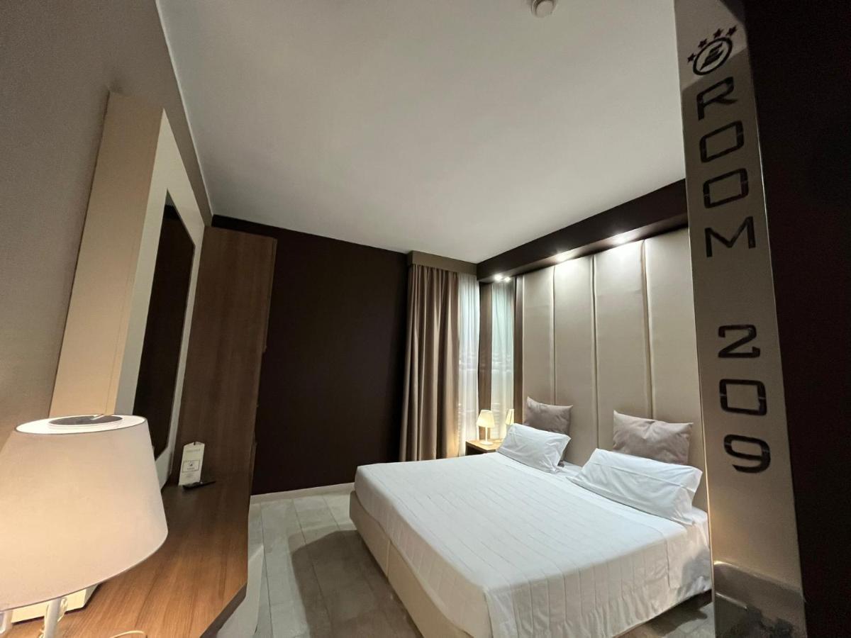 Hotel Lafayette โจวีนัซโซ ภายนอก รูปภาพ