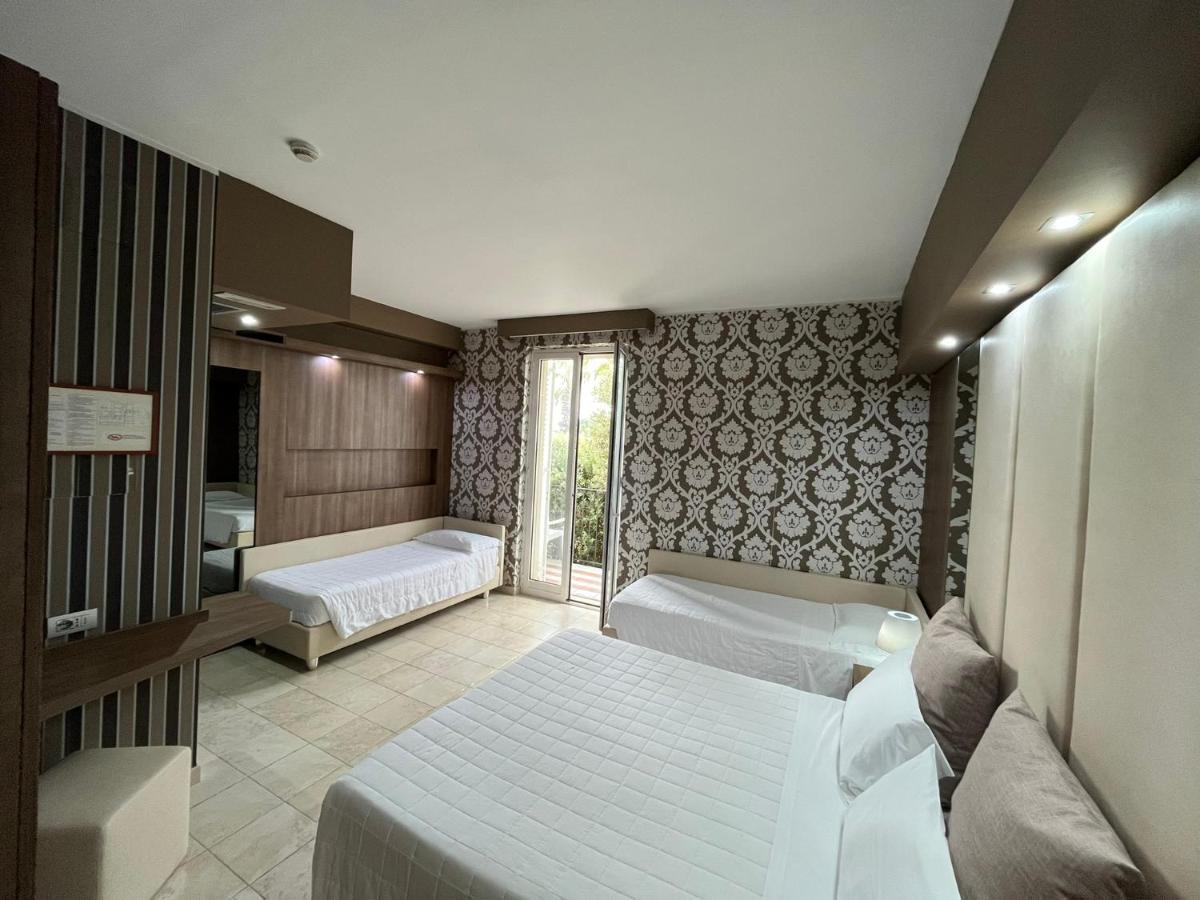 Hotel Lafayette โจวีนัซโซ ภายนอก รูปภาพ