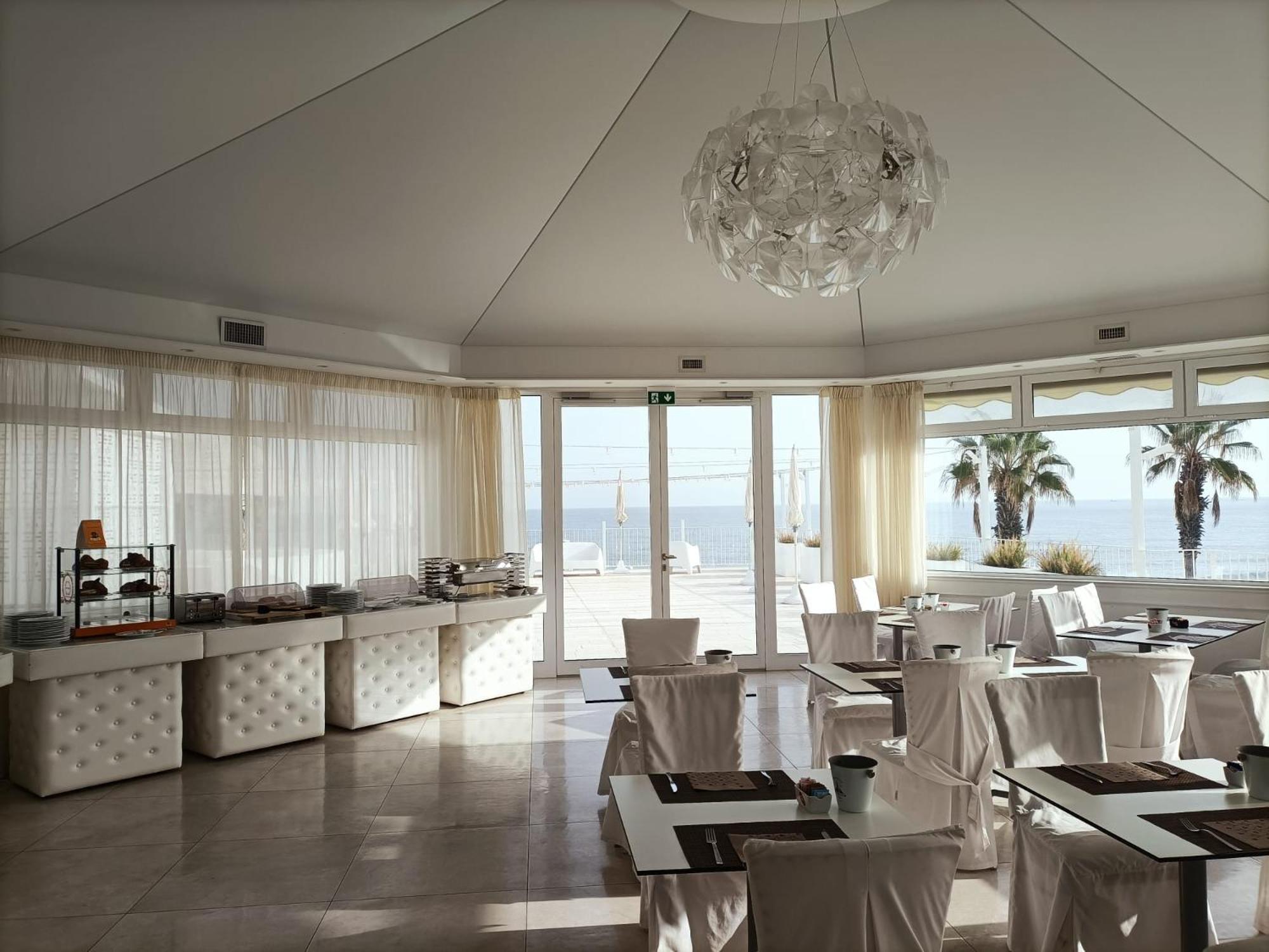Hotel Lafayette โจวีนัซโซ ภายนอก รูปภาพ