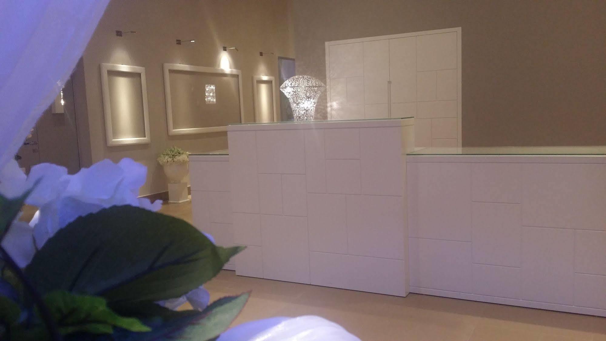 Hotel Lafayette โจวีนัซโซ ภายนอก รูปภาพ